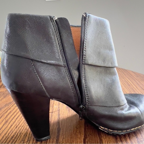 Sofft 10M 3.5” heeled boot - Picture 3 of 6